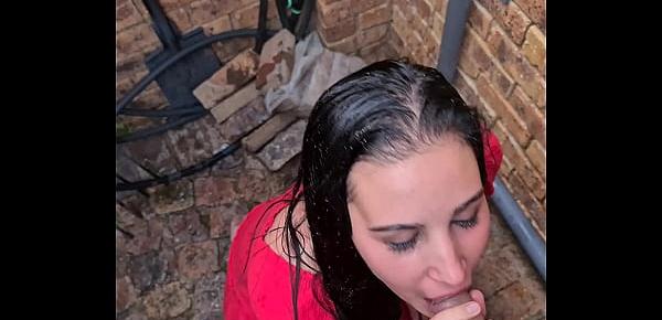  Slutty girl gets a piss facial and gives a blowjob in the alley